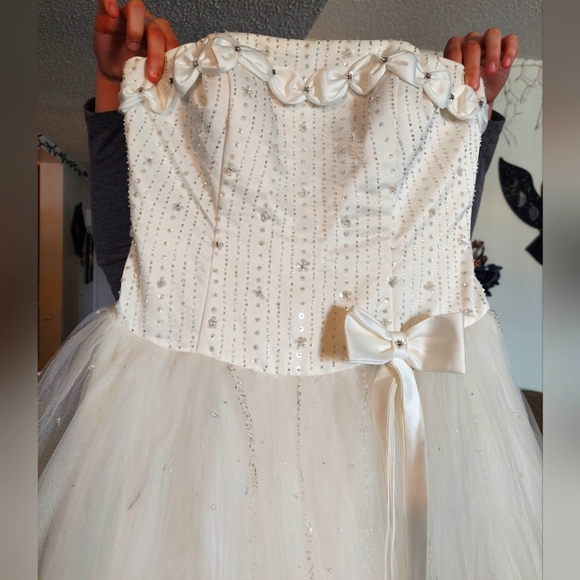 Beautiful Pearl Ivory Sequin Rhinestone Sweet 16 Dress Amazing Condition - Picture 4 of 9